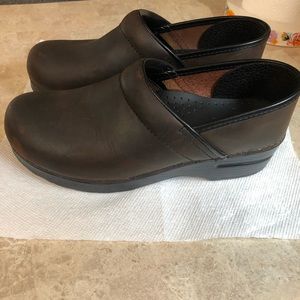 Dansko professional antique brown/black clogs